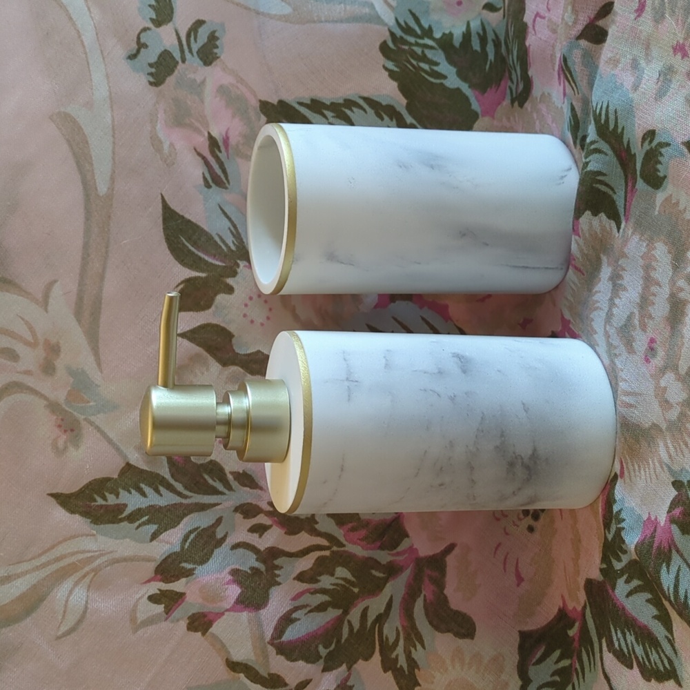 NIB Sunday Citizen Resin Bath Set